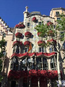Casa Batlló covered in roses for St Jordi